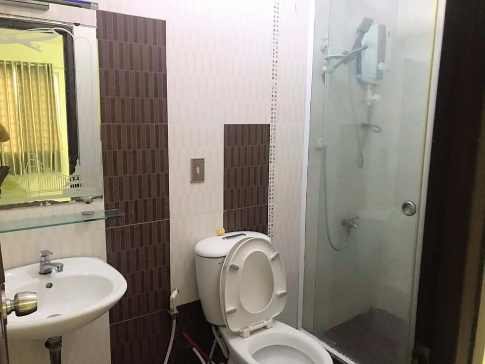 1 trong 3 nhà vệ sinh của căn nhà