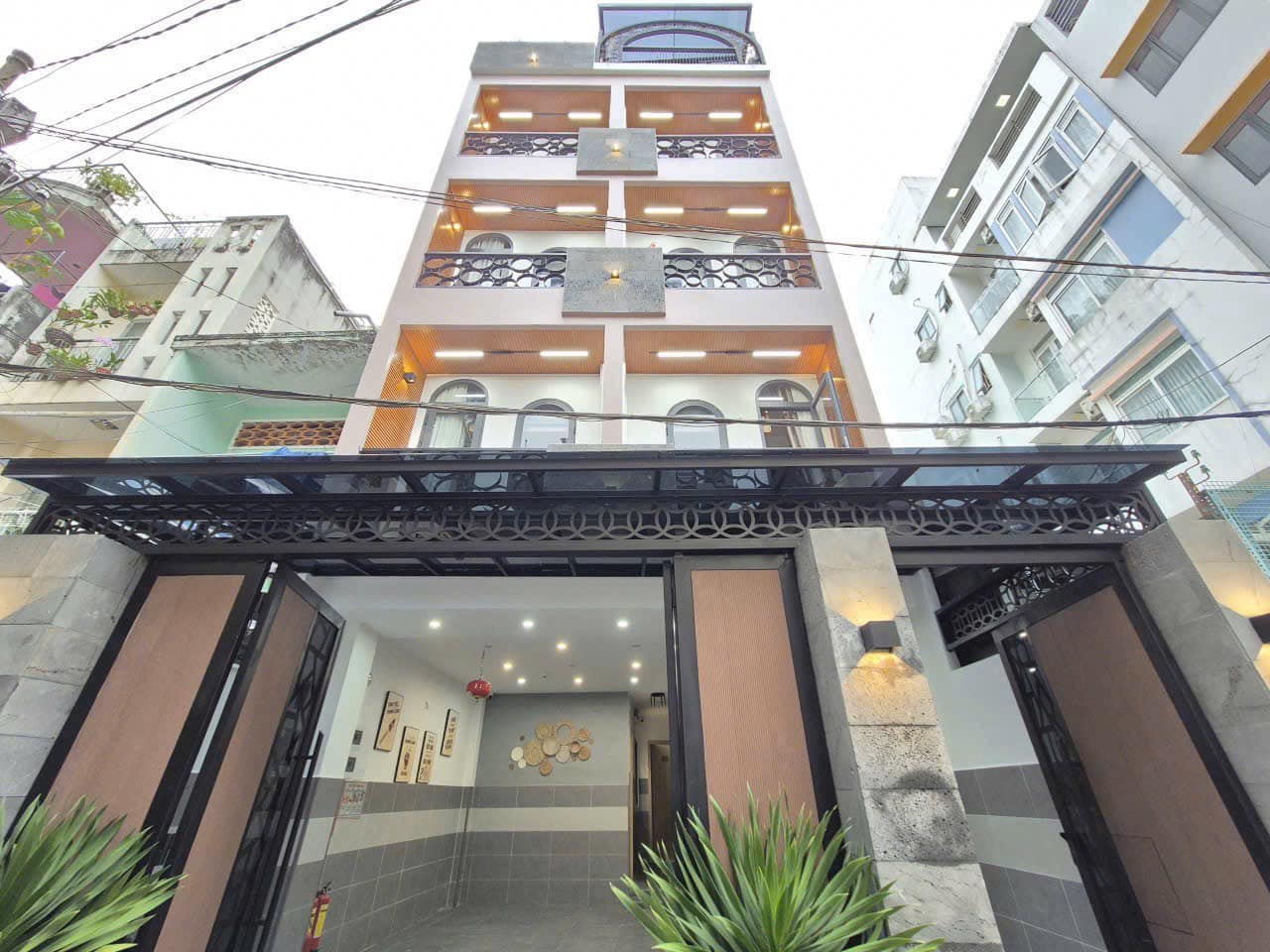 Tòa nhà căn hộ dịch vụ quận Quận 10
